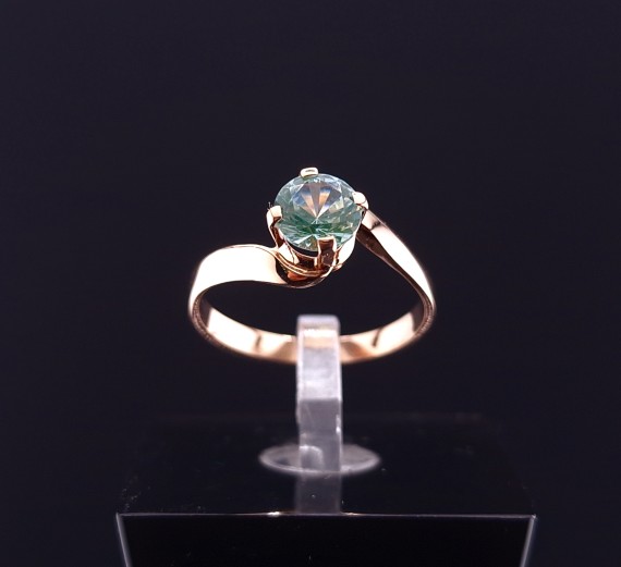 Gold ring with colored stone