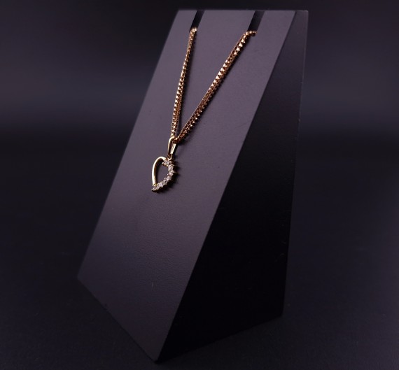 Gold pendant with zircons