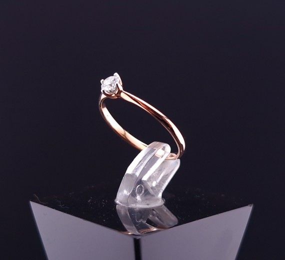 Gold ring with diamond