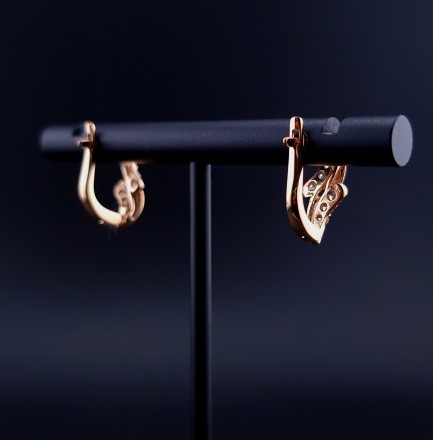 Gold earrings with zircons 