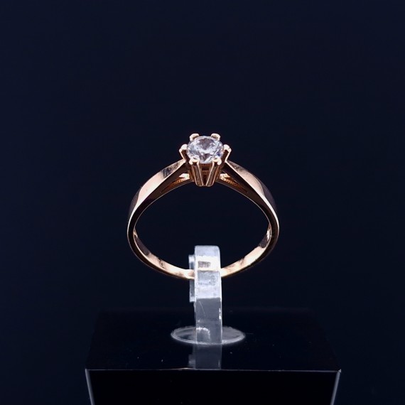 Gold ring with zircon
