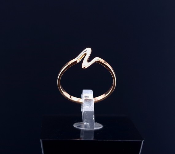 Gold ring 