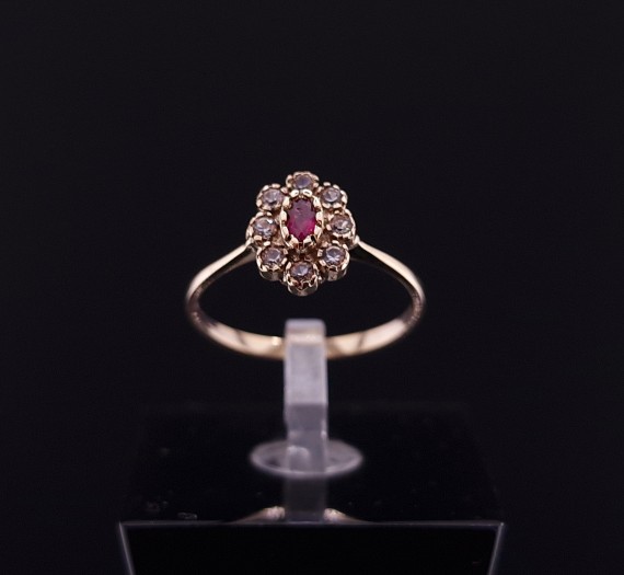 Gold ring with colored stones