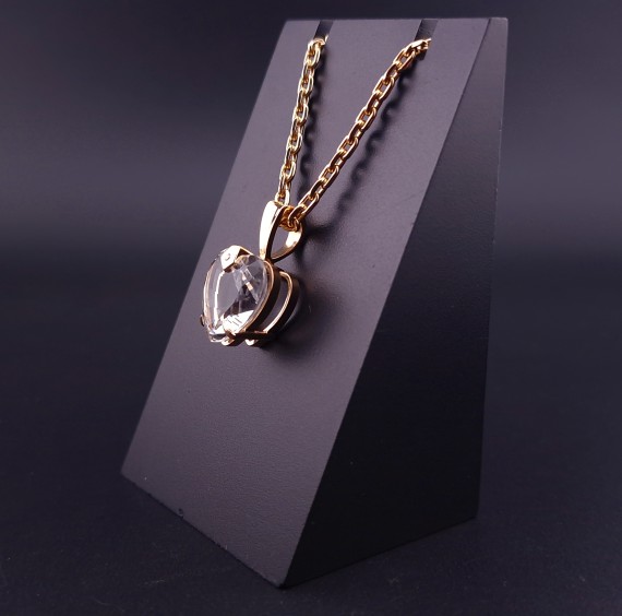 Gold pendant 