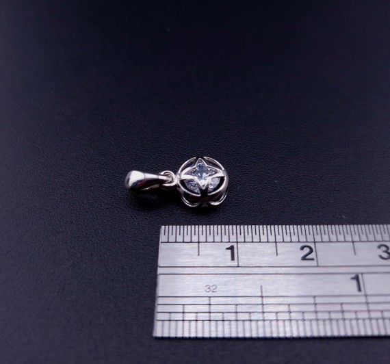 Gold pendant with zircon