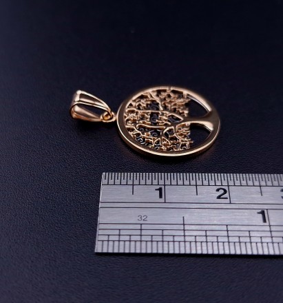 Gold pendant 