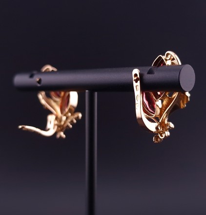 Gold earrings with  colored stones