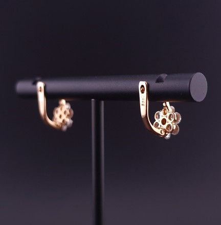 Gold earrings with zircons 