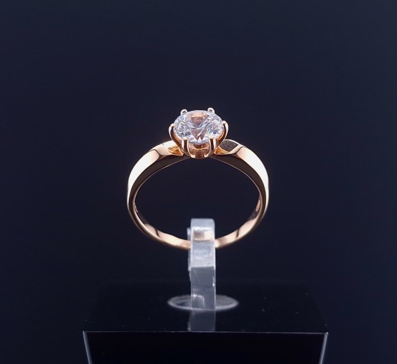 Gold ring with zircon