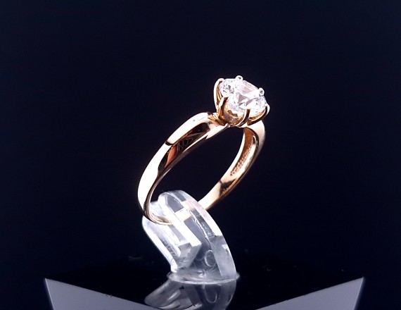 Gold ring with zircon
