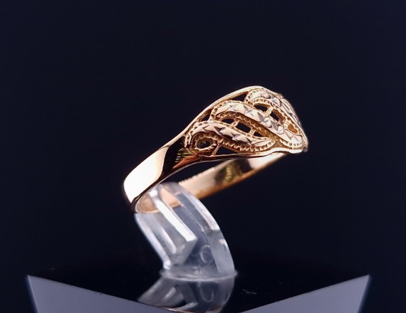 Gold ring 