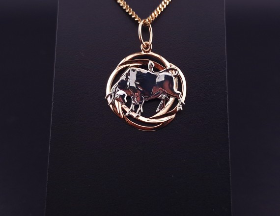 Gold pendant 