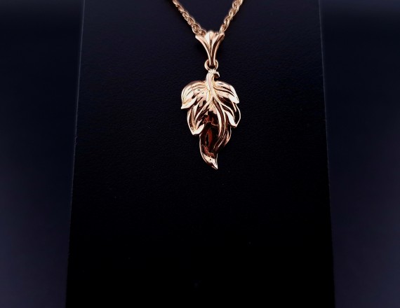 Gold pendant 