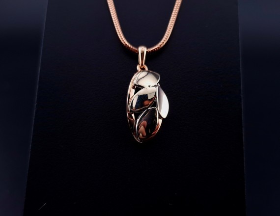 Gold pendant 