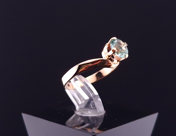 Gold ring with colored stone