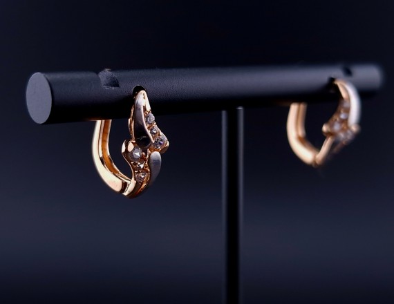 Gold earrings with zircons 