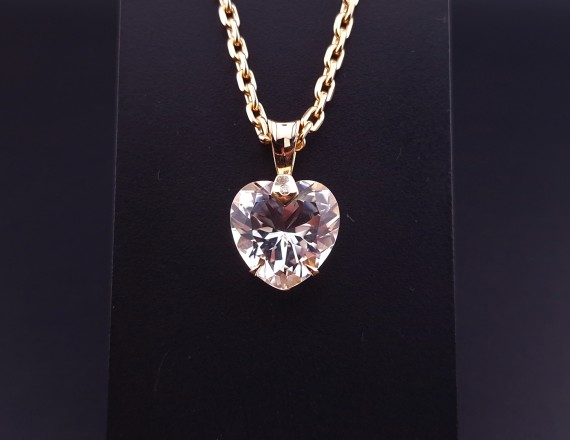 Gold pendant 