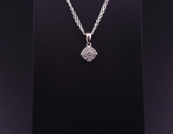 Gold pendant with diamonds